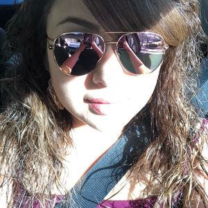 Meet your Posher, Elysabet